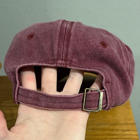 Maroon - Picture 2 of 4